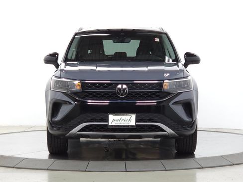 Used 2024 Volkswagen Taos SE w/ Panoramic Sunroof Package AWD/4WD image 2