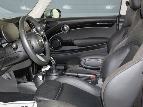 Used 2023 MINI Cooper 2-Door Hardtop w/ Signature Upholstery Package image 5