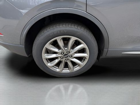 Used 2021 Lincoln Corsair AWD w/ Premium Package image 24
