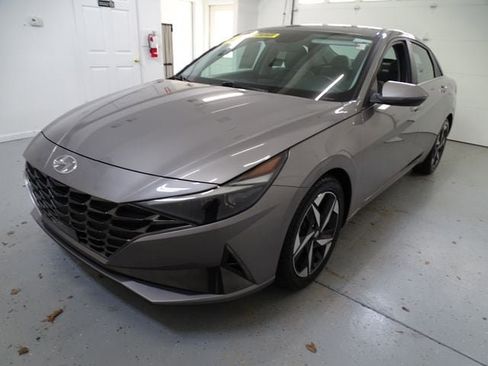 Used 2023 Hyundai Elantra Limited w/ Cargo Package FWD image 18