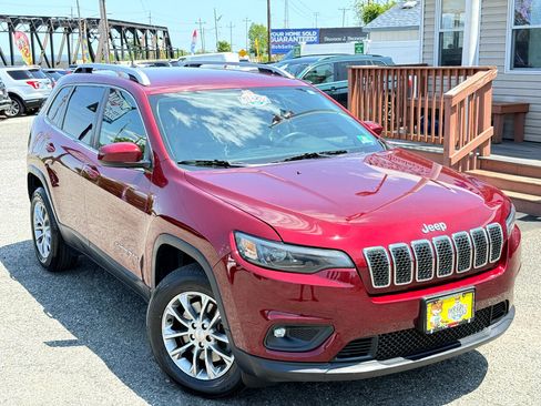 Used 2019 Jeep Cherokee Latitude Plus w/ Comfort/Convenience Group image 3