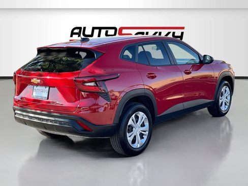Used 2026 Chevrolet Trax LS FWD image 7