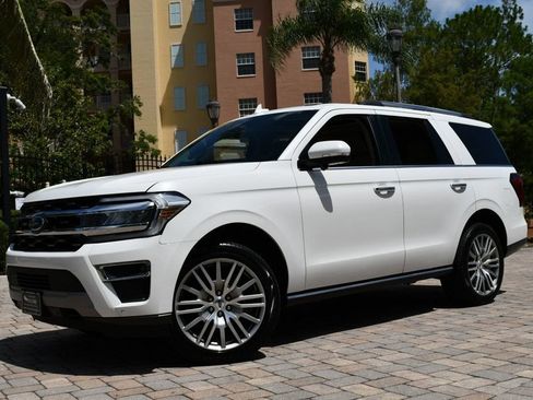 Used 2022 Ford Expedition Limited AWD/4WD image 2