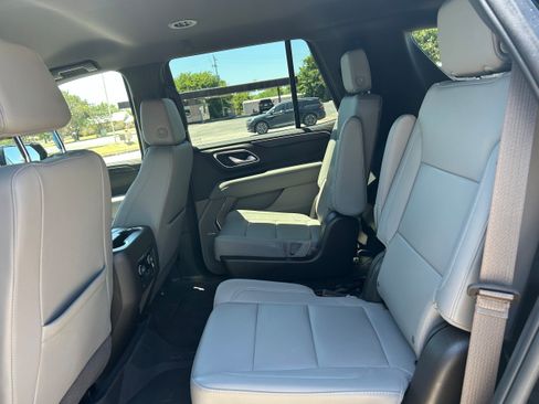 Used 2023 Chevrolet Tahoe Z71 w/ Luxury Package AWD/4WD image 35