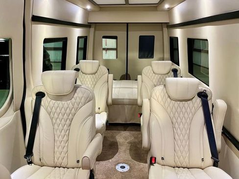 Used 2023 Mercedes-Benz Sprinter 2500 image 12