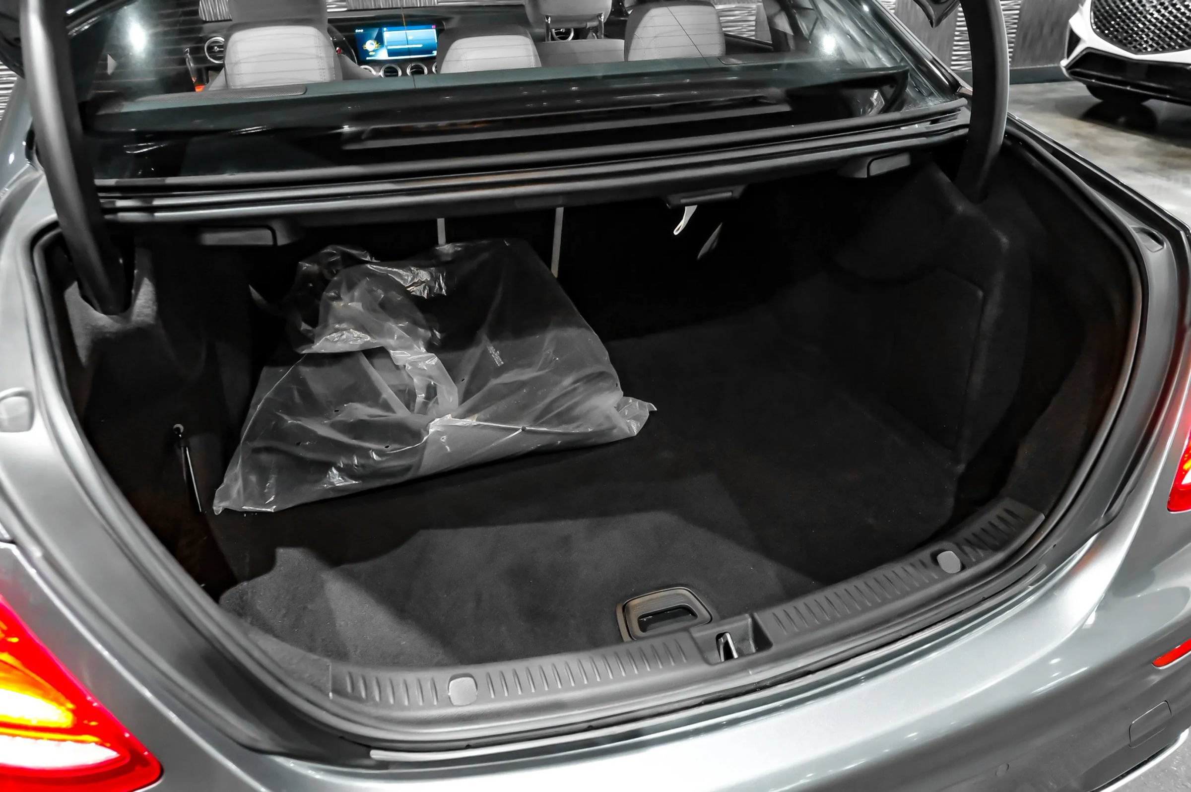 Used 2018 Mercedes-Benz E 300 image 53
