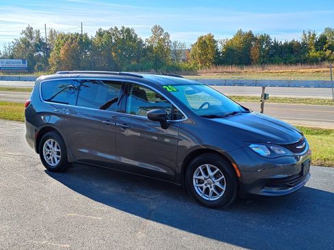 Used 2020 Chrysler Voyager Lxi image 7