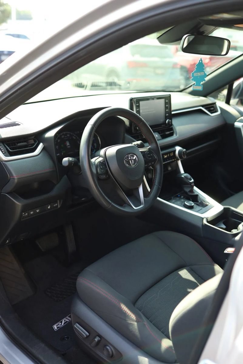 Used 2021 Toyota RAV4 SE w/ Weather & Moonroof Package AWD/4WD image 14
