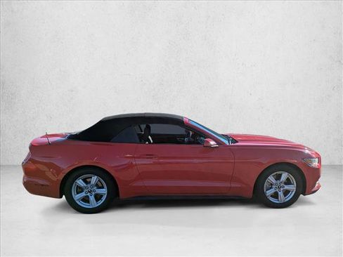 Used 2015 Ford Mustang Convertible image 4