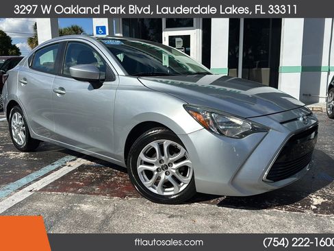 Used 2017 Toyota Yaris iA image 2