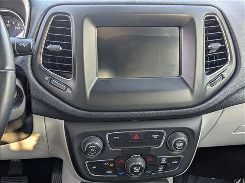Used 2019 Jeep Compass Latitude FWD image 12