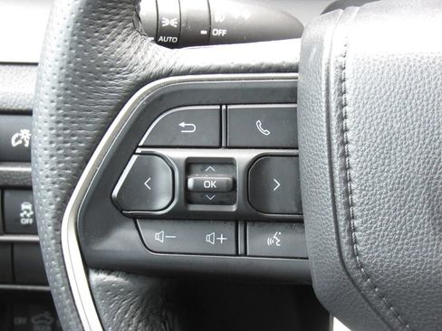 Certified 2025 Toyota Tacoma TRD Off-Road AWD/4WD image 27