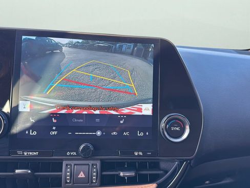 Used 2022 Lexus NX 250 FWD w/ Towing Package (2000 Lbs) image 19