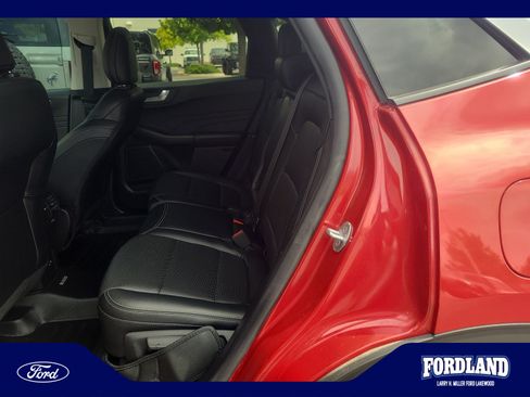 Used 2021 Ford Escape SEL w/ Technology Package AWD/4WD image 17