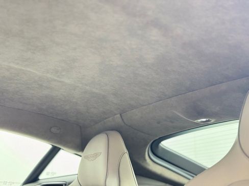 Used 2025 Aston Martin V8 Vantage Coupe image 9