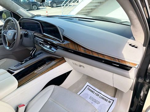 Used 2022 Cadillac Escalade Sport Platinum w/ Heavy-Duty Trailer Package AWD/4WD image 15