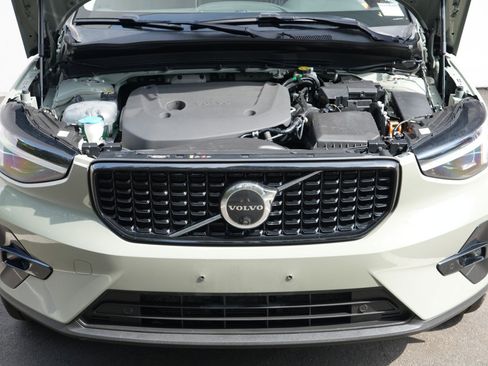 Used 2024 Volvo XC40 B5 Ultimate w/ Climate Package AWD/4WD image 8