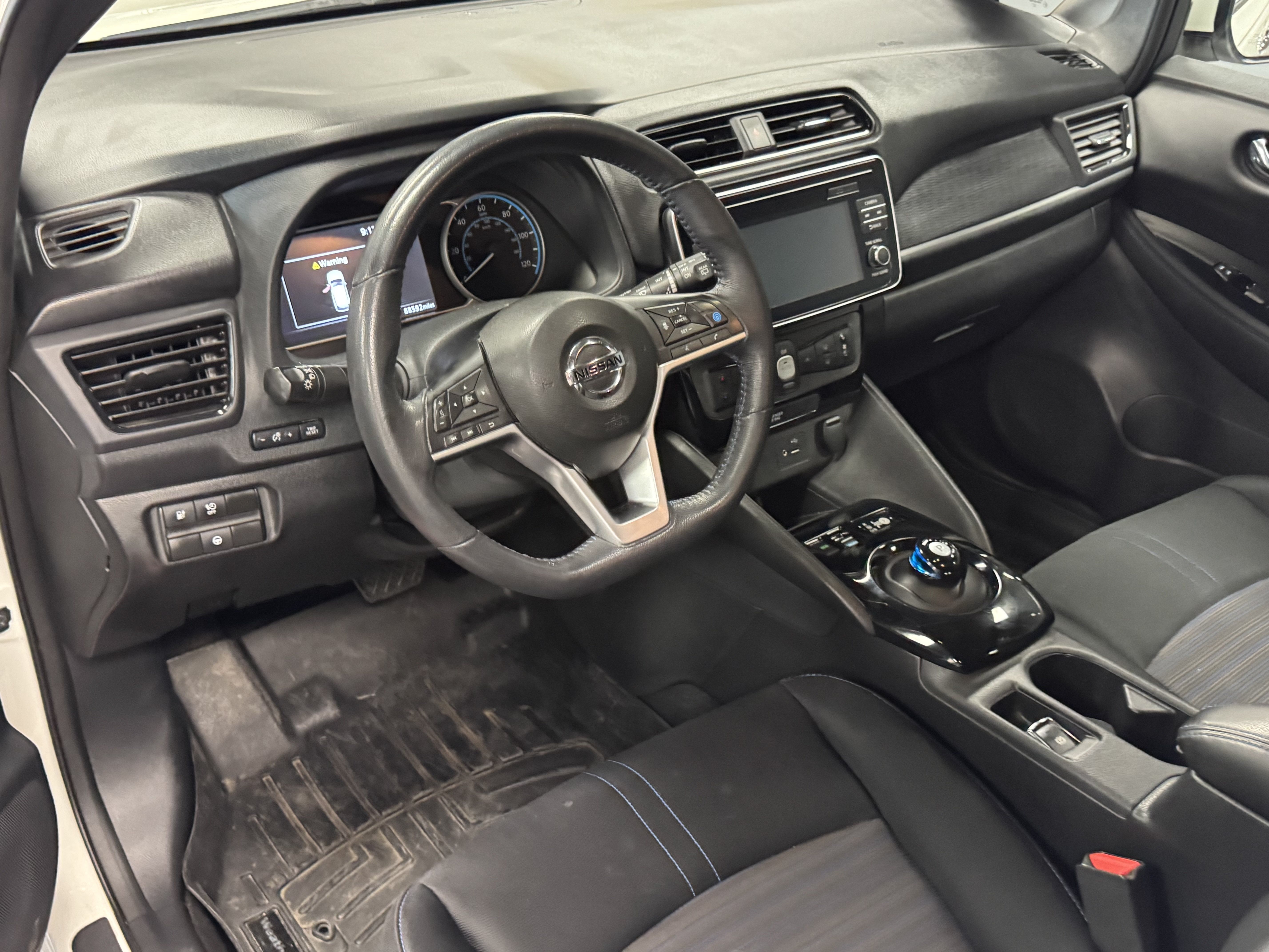 Used 2018 Nissan Leaf SV w/ SV Technology Package FWD image 11