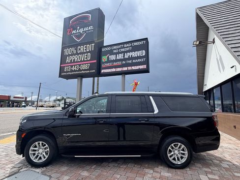 Used 2023 Chevrolet Suburban LT RWD image 20