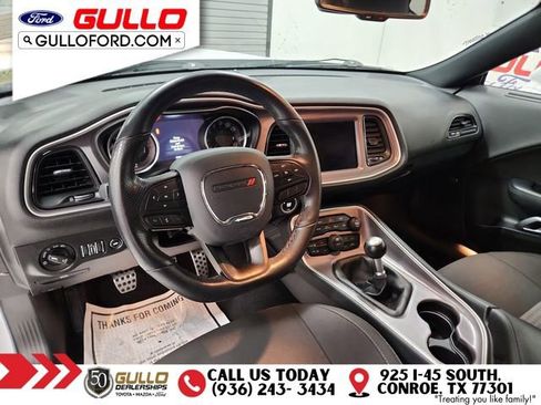 Used 2022 Dodge Challenger R/T w/ Performance Handling Group image 12