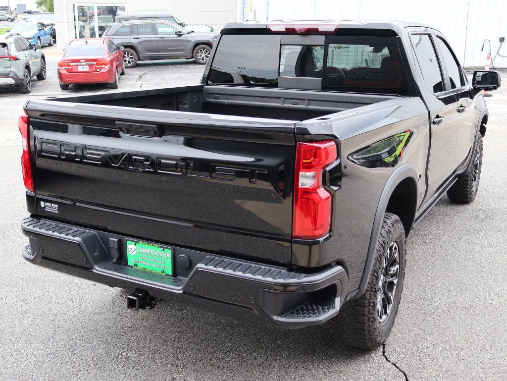 Used 2023 Chevrolet Silverado 1500 ZR2 w/ Technology Package AWD/4WD image 5