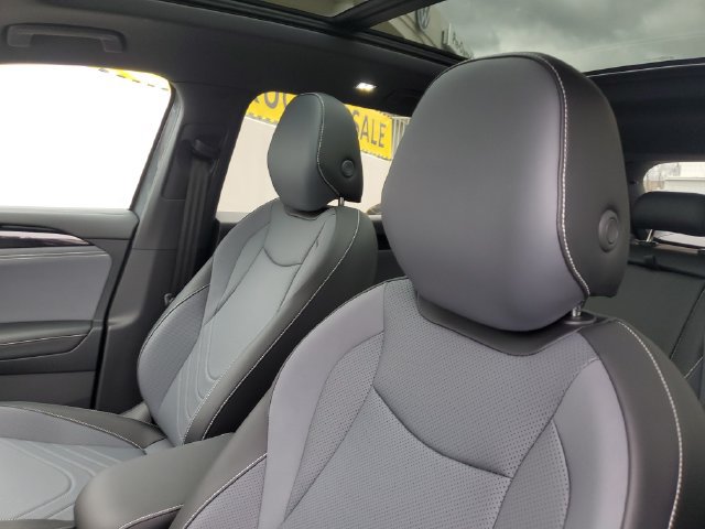 New 2026 Volkswagen Tiguan SE R-Line FWD image 18