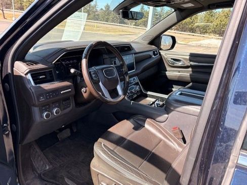 Used 2021 GMC Yukon Denali w/ Denali Premium Package image 5