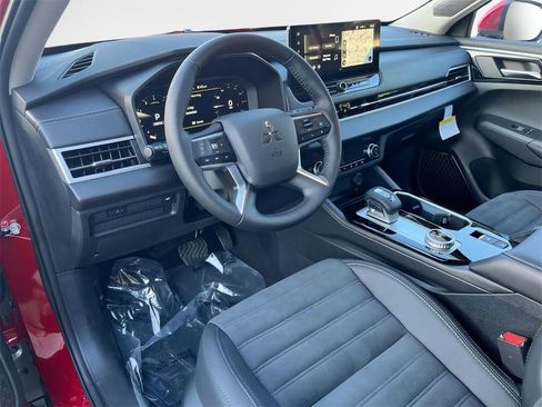 New 2025 Mitsubishi Outlander SE image 10