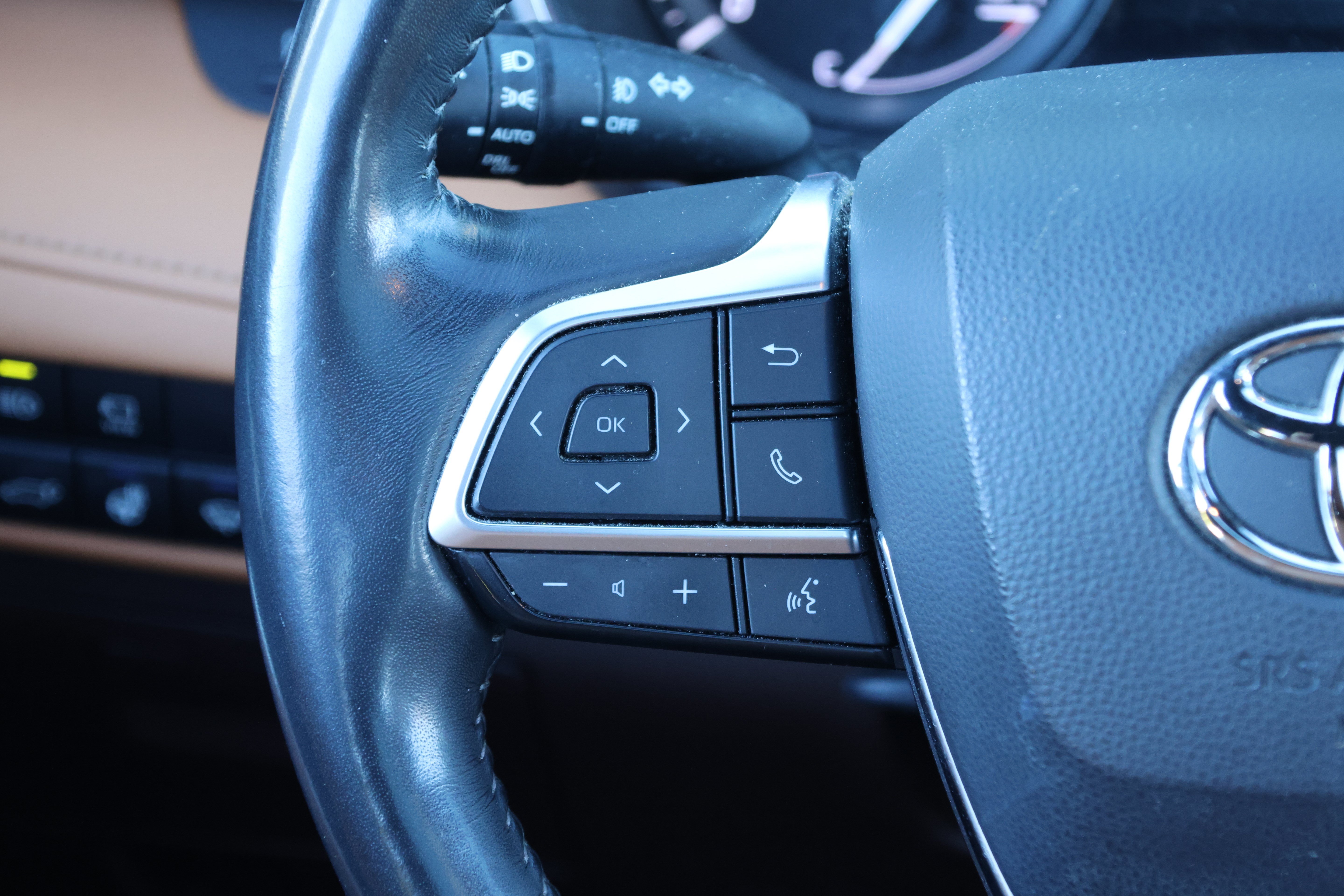 Used 2021 Toyota Highlander Platinum AWD/4WD image 31