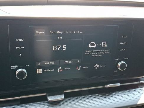 Used 2023 Kia Carnival LX FWD image 18