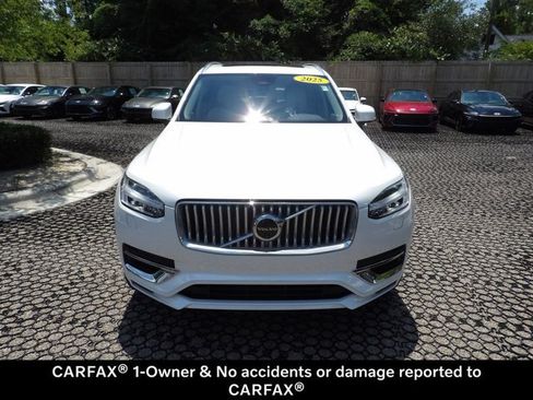 Certified 2025 Volvo XC90 T8 Plus AWD/4WD image 3