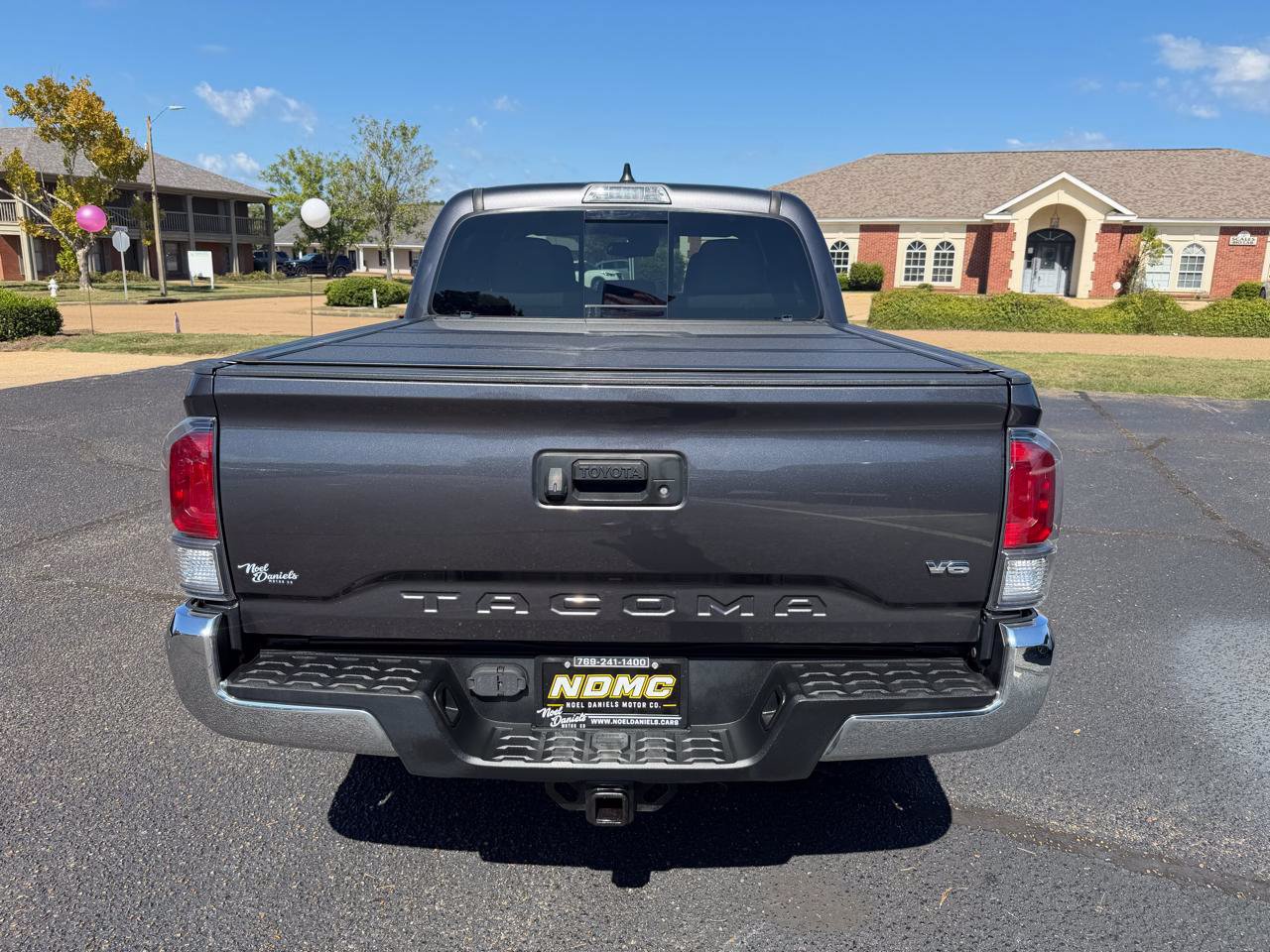 Used 2021 Toyota Tacoma TRD Off-Road AWD/4WD image 3