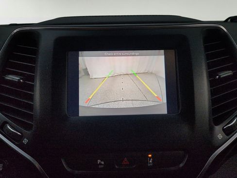 Used 2021 Jeep Cherokee Latitude Plus FWD image 20