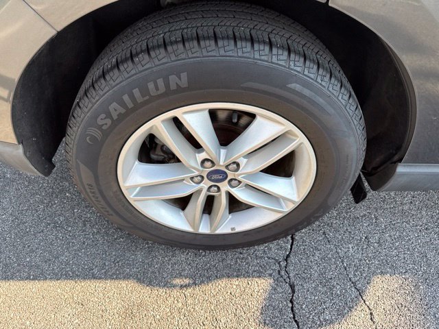 Used 2017 Ford Edge SEL w/ Equipment Group 201A FWD image 9