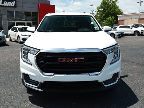 Used 2024 GMC Terrain SLE FWD image 2
