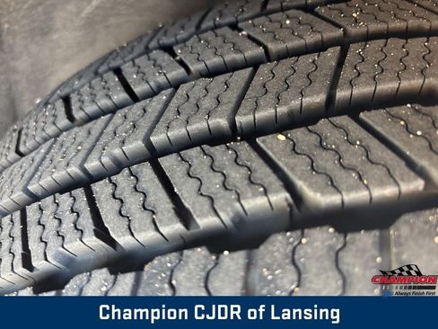 Used 2018 Jeep Grand Cherokee Laredo AWD/4WD image 39