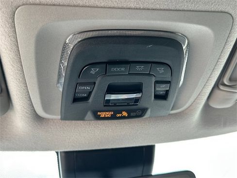 Certified 2022 Toyota Corolla Cross XLE image 31