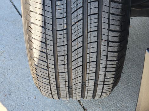 Used 2024 Nissan Frontier SV w/ SV Convenience Package image 11