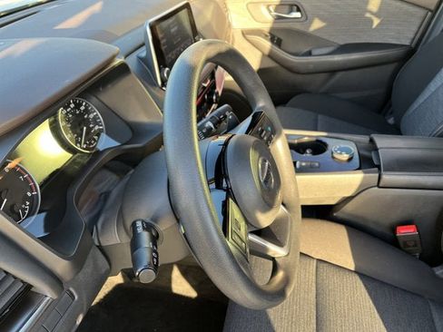 Used 2021 Nissan Rogue SV image 14