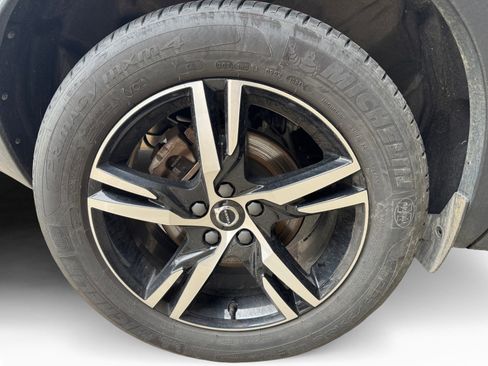 Used 2025 Volvo XC40 B5 Core image 16