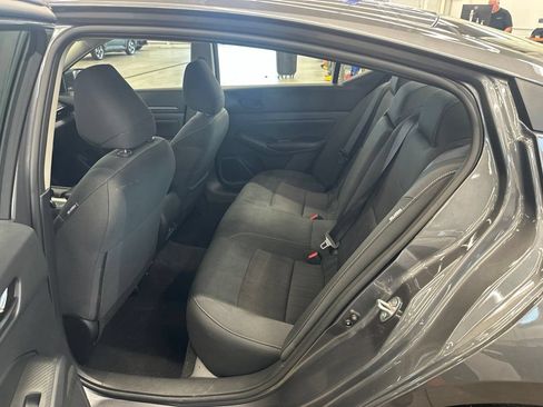 Used 2025 Nissan Altima 2.5 SV AWD/4WD image 17