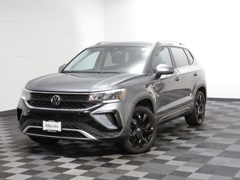 Certified 2023 Volkswagen Taos SE w/ Black Wheel Package image 1