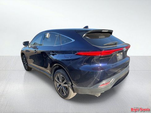 Used 2021 Toyota Venza LE image 3