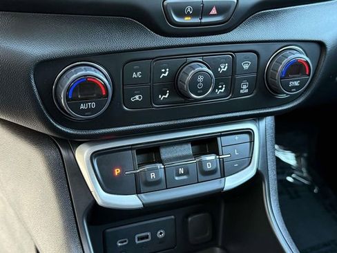 Certified 2024 GMC Terrain SLE w/ Driver Convenience Package AWD/4WD image 15
