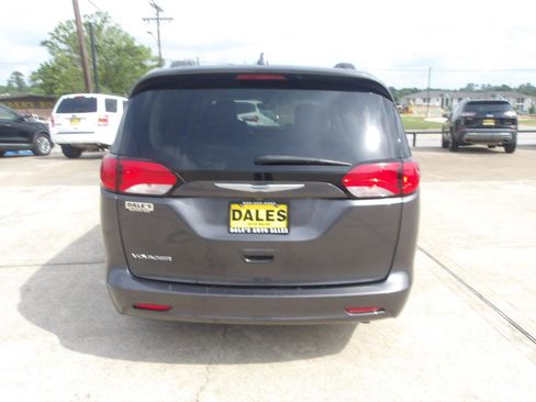 Used 2020 Chrysler Voyager Lxi image 11