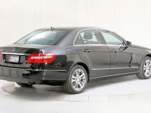 Used 2010 Mercedes-Benz E 550 Sedan image 3