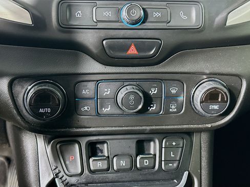 Used 2018 GMC Terrain SLE w/ Driver Convenience Package FWD image 23