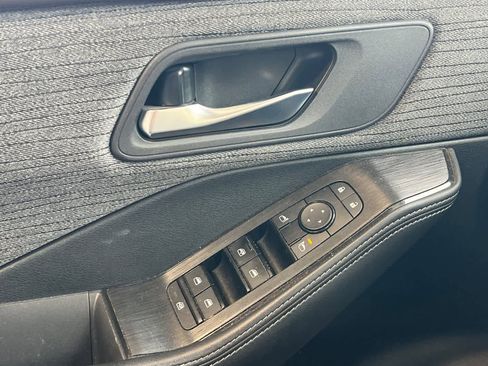 Used 2023 Nissan Rogue SV FWD image 15