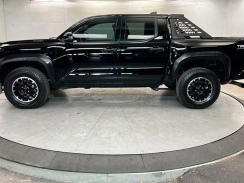 Used 2025 Toyota Tacoma TRD Off-Road w/ TRD Off Road Upgrade Package AWD/4WD image 2