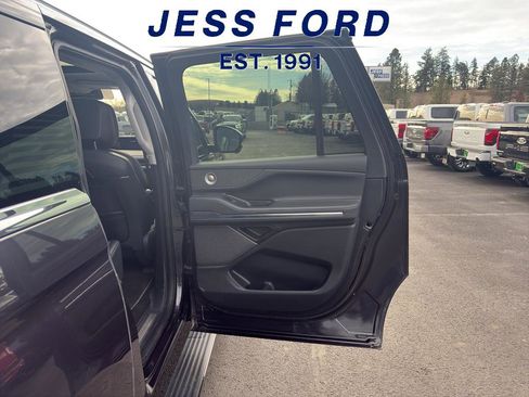 Used 2025 Lincoln Navigator L Reserve image 11